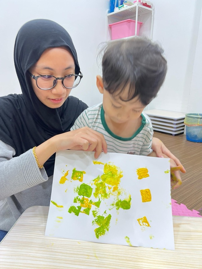 Child development activity with therapist support